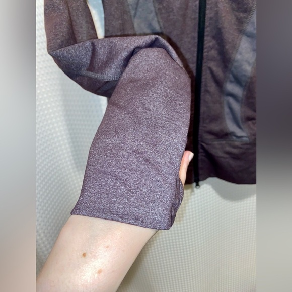 Women’s LULULEMON ATHLETICA heather plum and gray In stride Jacket size 6 - Picture 12 of 16